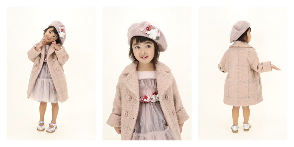 Modne ubrania dla dziewczynki - różowy płaszczyk dziewczęcy i beret z woalką - odzież na jesień i zimę Monnalisa 2021/2022 